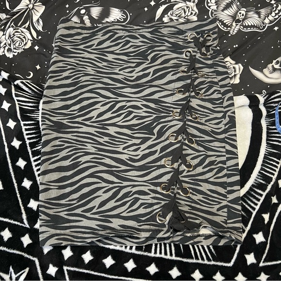 Switchblade Stiletto Zebra Print Pencil Skirt, XL - Picture 2 of 8